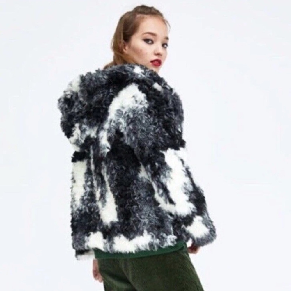 Zara trf Outerwear Women’s Large Faux Fur Coat Hooded Black And White- Fabulous